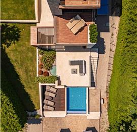 4 Bedroom Villa with Salt Water Pool, Private mini golf course and Rooftop Terrace near Opatija, Sleeps 8